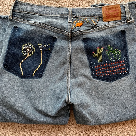 Levi’s Wedgie Fit High Rise Embroidered Jeans Size 32 - Picture 4 of 13